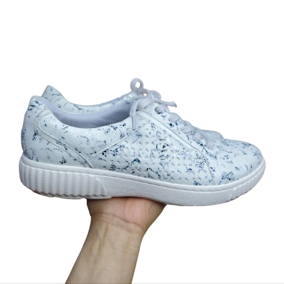 Clarks Collection Caroline Ella Leather Metallic Floral Sneakers  Size 8.5 Wide - Picture 4 of 9